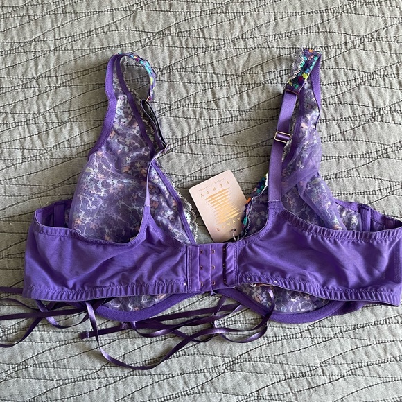 NWT Savage X Fenty Purple Steamy Lace Multi-colored Flowered Bra Size 42 D - Picture 2 of 3